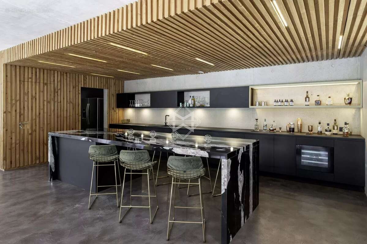 Contemporaine à pied du village - photo 7
