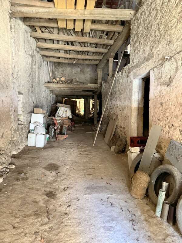 Maison à SAINT-BOINGT