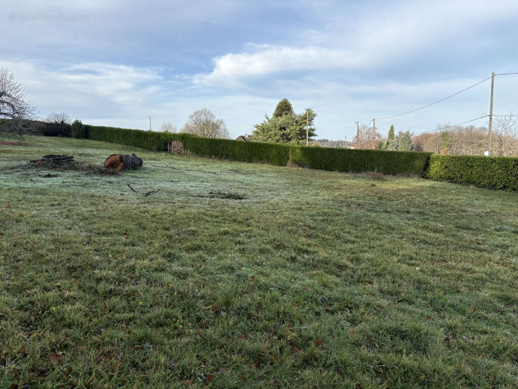Terrain à ARNAC-POMPADOUR
