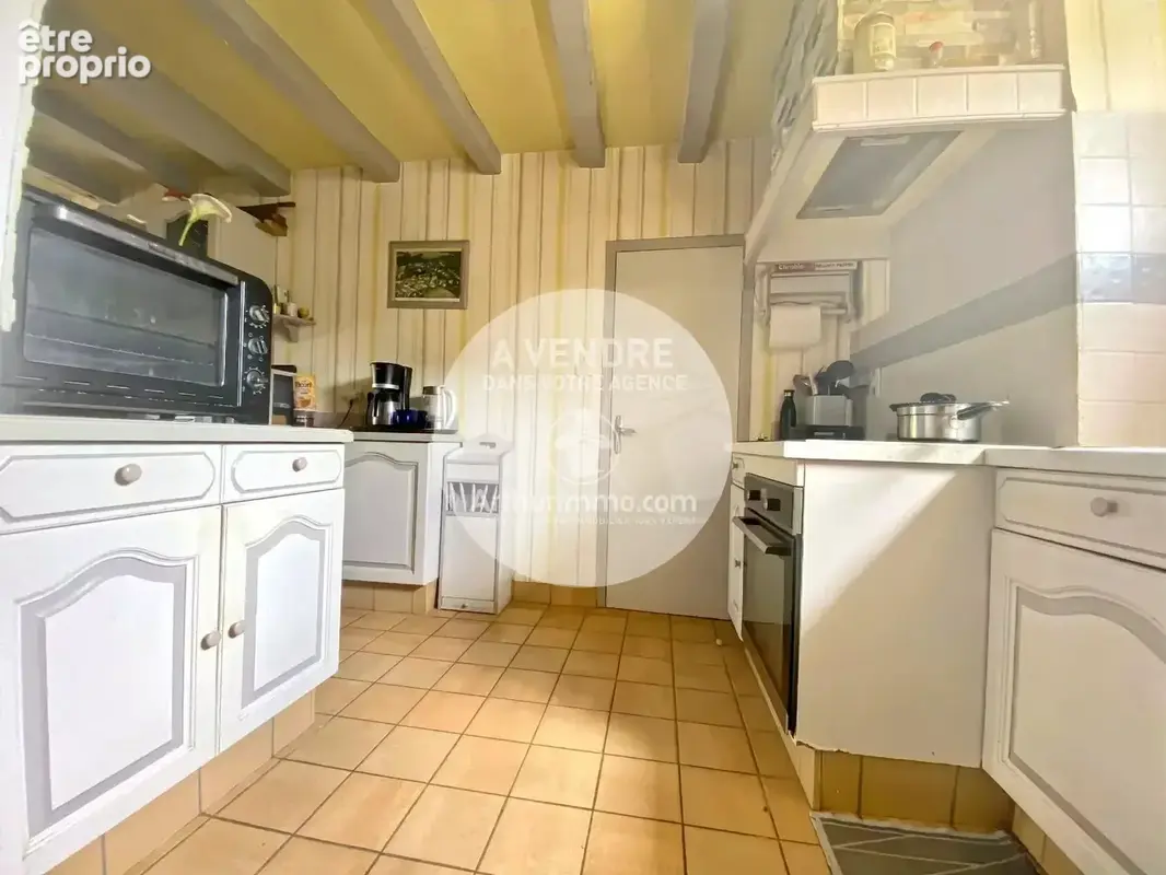 Proche centre, maison de caractere avec dependances - photo 5