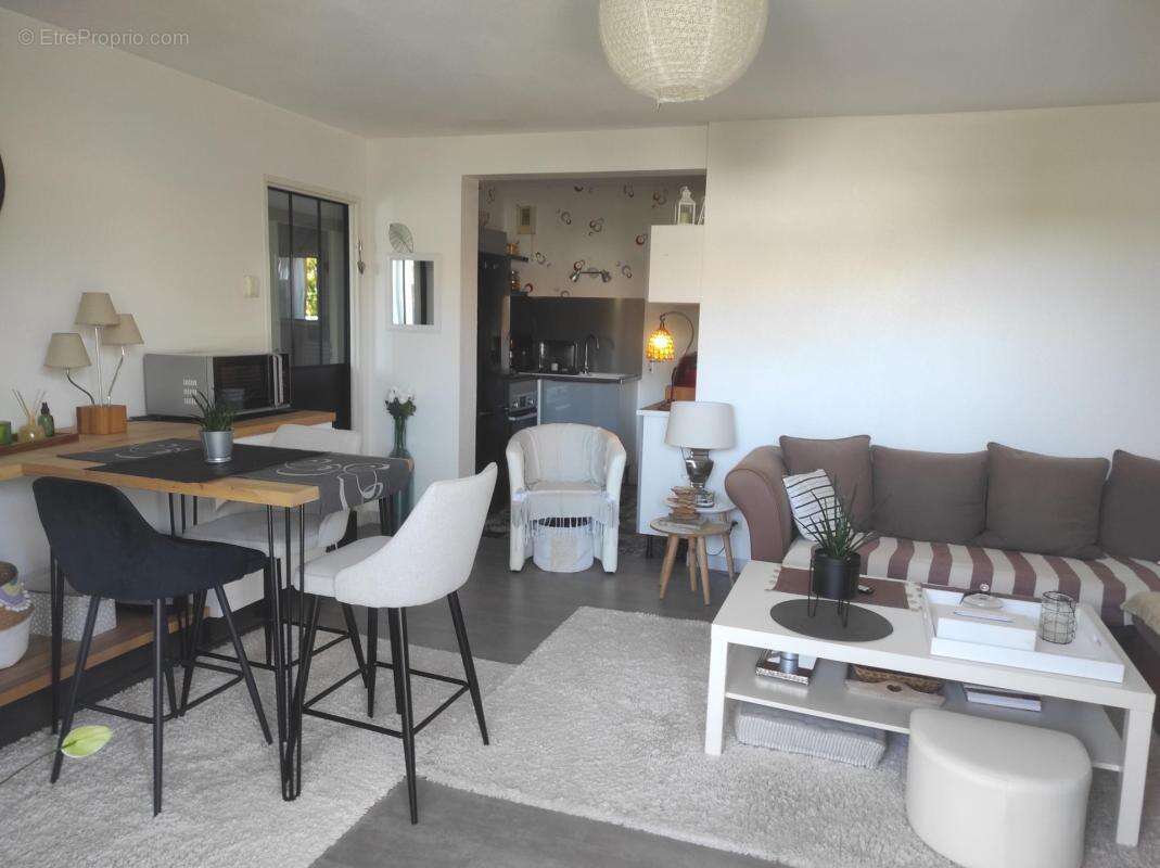 Appartement à SAINT-JEAN-D'ANGELY
