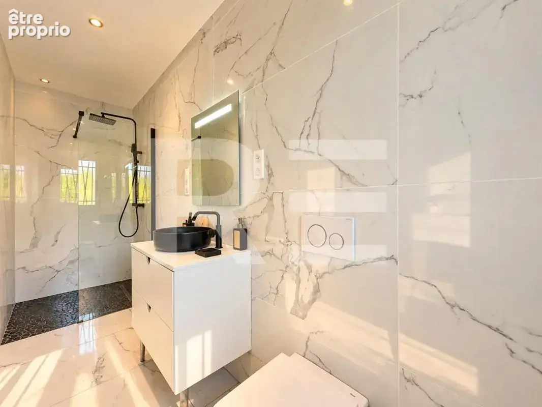Maison 245 m² avec piscine – 7 chambres – Grand garage de 115 m² - photo 9