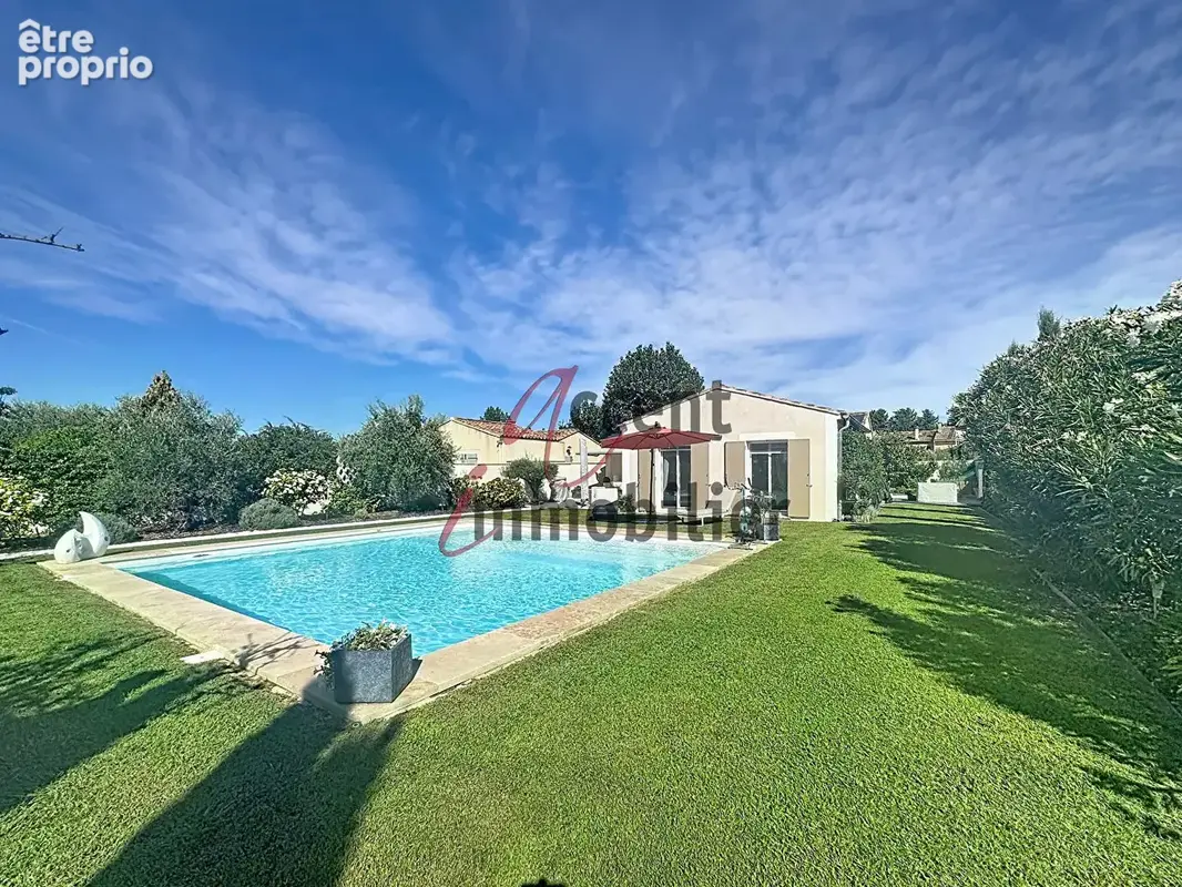 Mollégès, magnifique villa de plain pied avec piscine chauffée et garage - photo 15