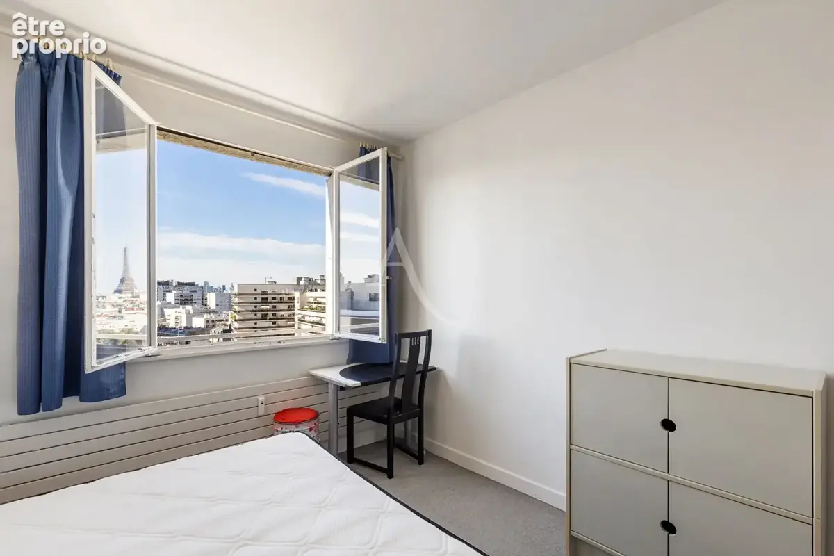 LOURMEL - Dernier étage, vue dégagée et balcon plein ciel. Parking - photo 6