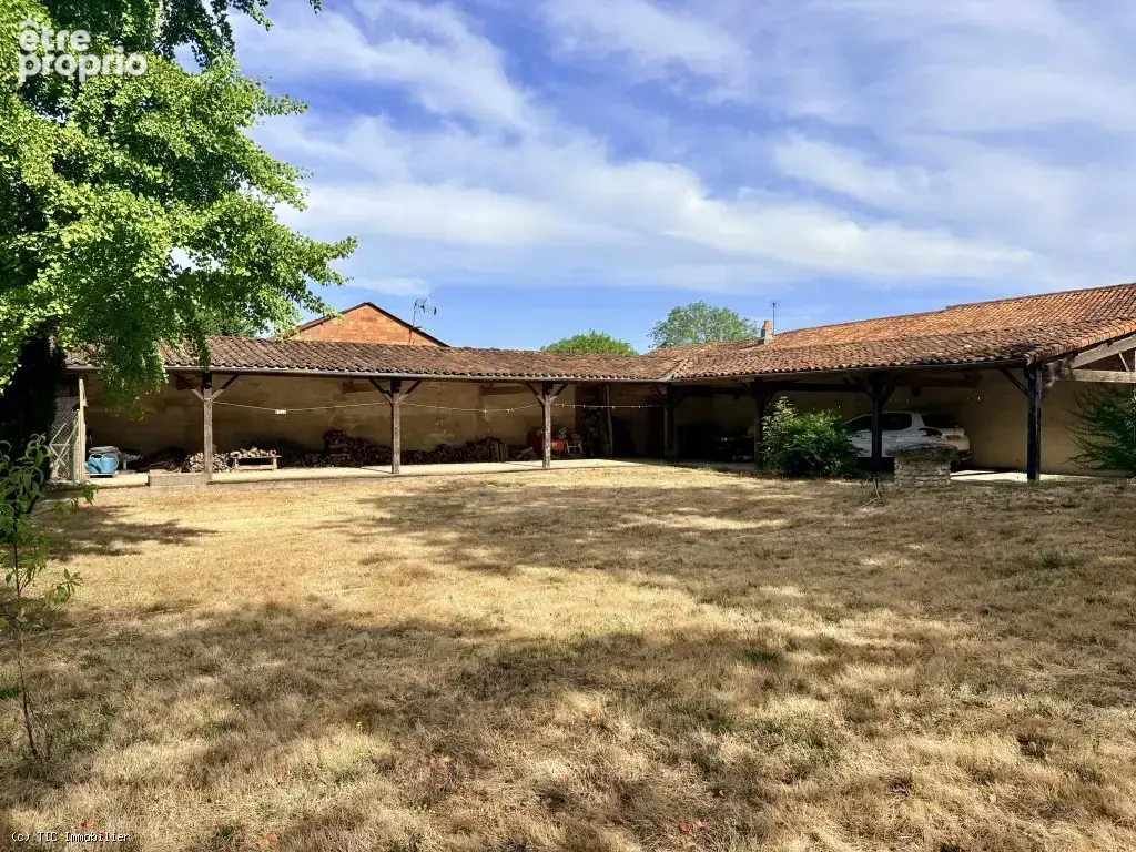 Très Beau Logis avec 6 chambres et Grand Terrain près de Ruffec - photo 44