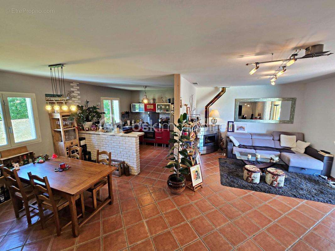 Maison 121 m² – 4 chambres – 2 sdb – piscine – garage – sans vis-à-vis – terrain 700 m² – dpe b - photo 7