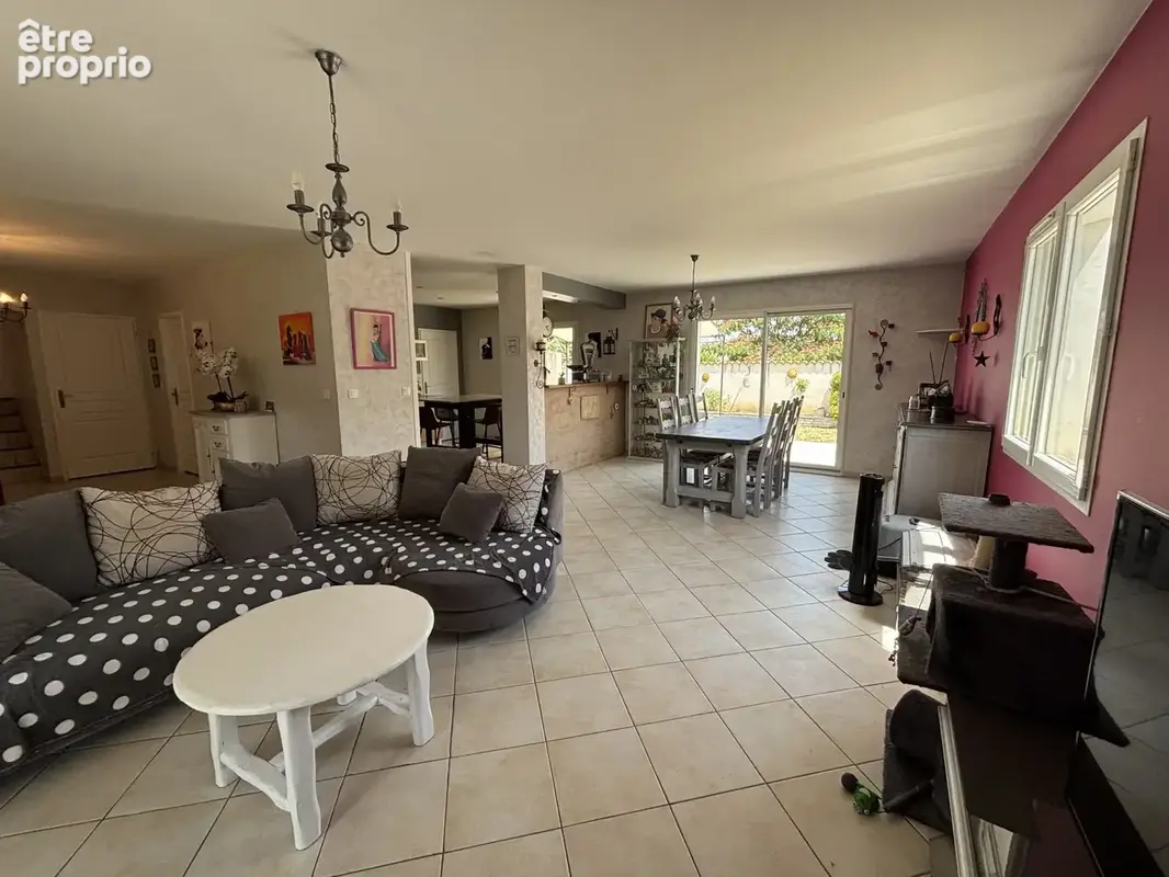 Maison 6 pièces 142 m² à vendre à Romans-Sur-Isere (26100) - photo 2