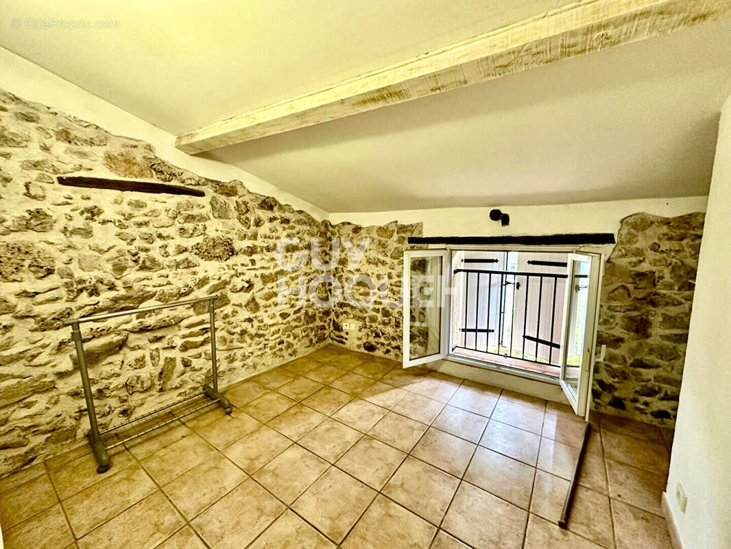 Appartement à TOURVES