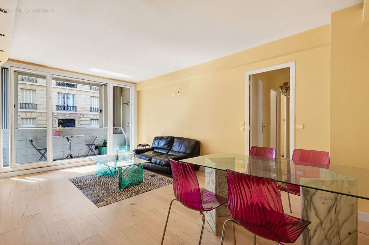 Appartement Paris 3 pièce(s) 66 m2 - photo 2