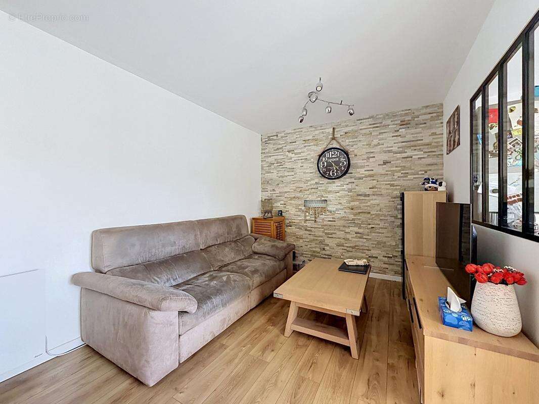 Appartement à VOISINS-LE-BRETONNEUX