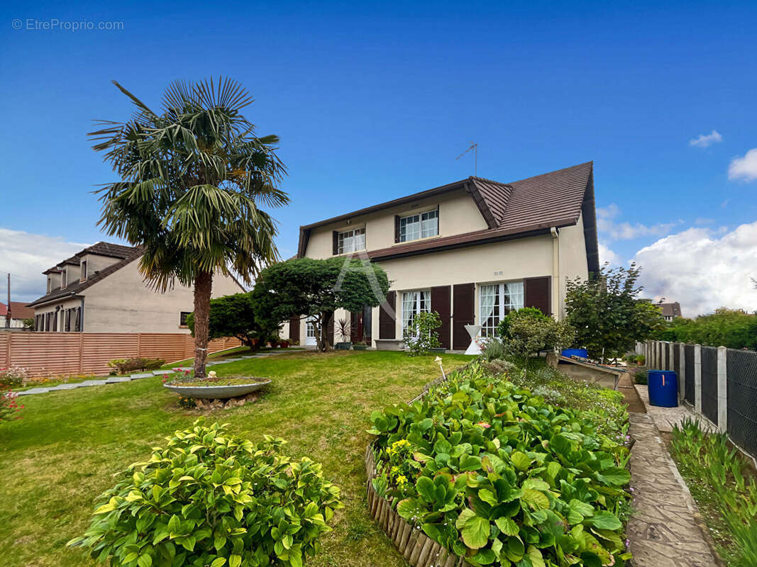 Maison à LES MUREAUX