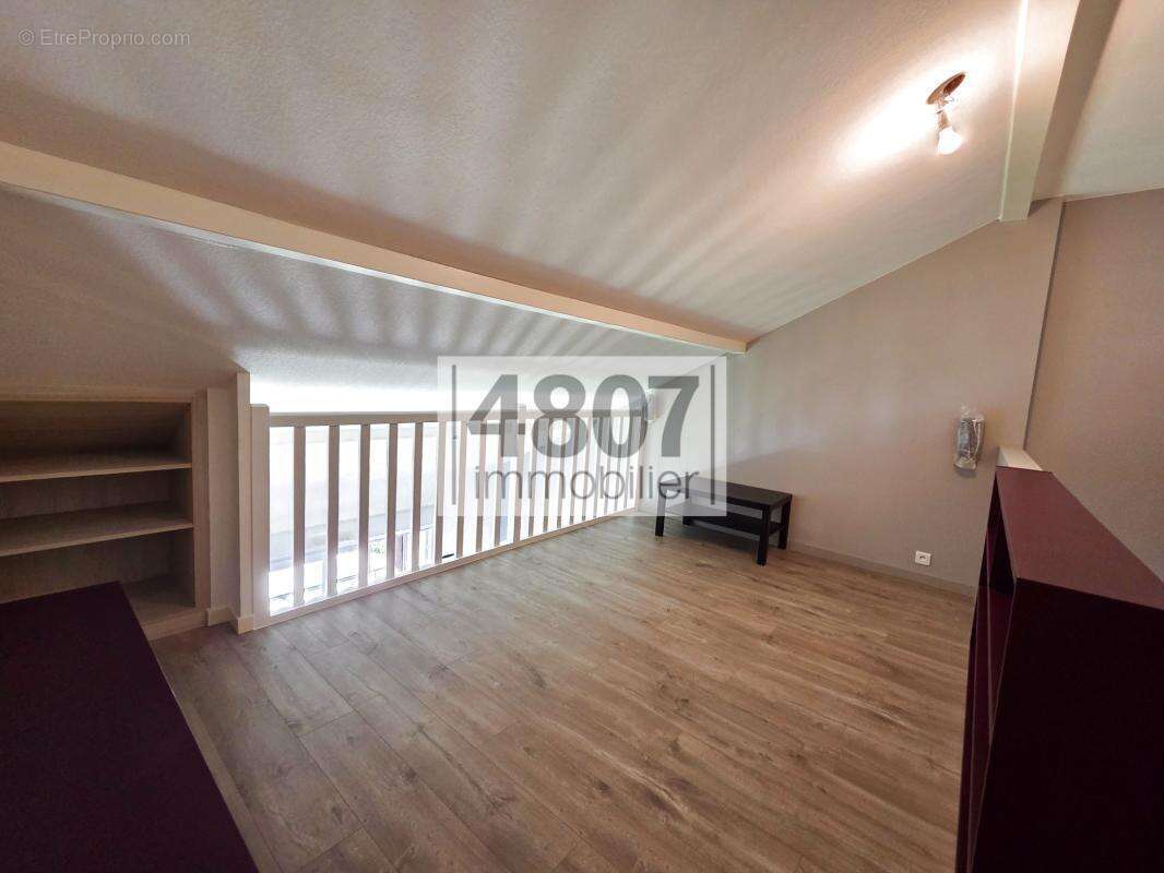 LA MURAZ -  Grand T2 duplex avec garage et balcon - photo 7