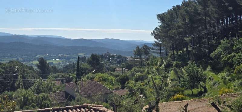 Terrain à SOLLIES-VILLE