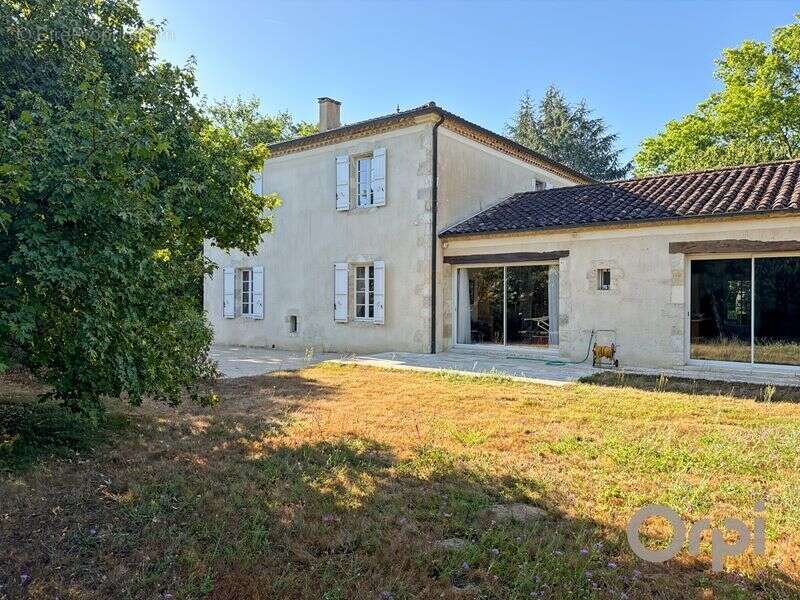 Aux portes de LECTOURE, superbe maison de 9 pièces principales avec jardin - photo 3