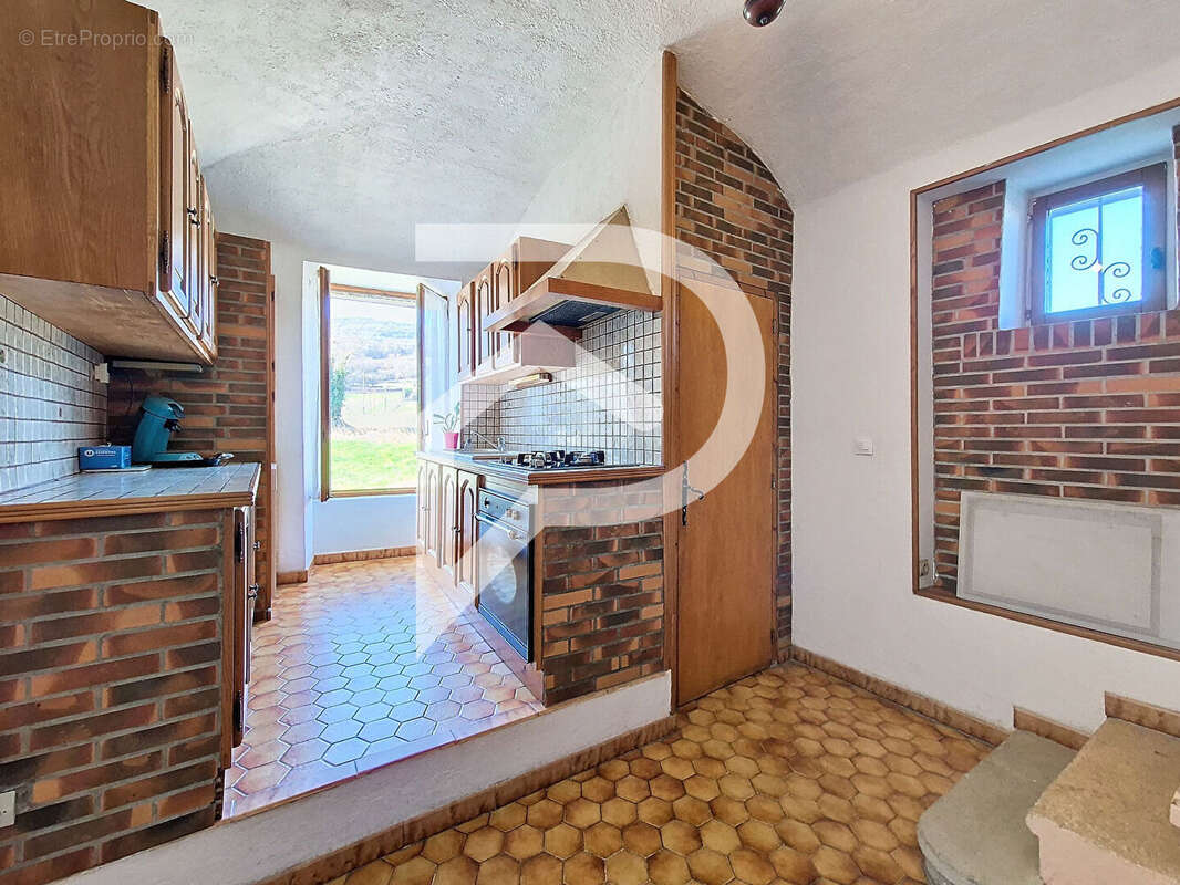 Maison à SAINT-LAGER-BRESSAC