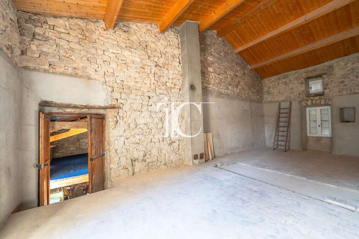 Maison à LABLACHERE