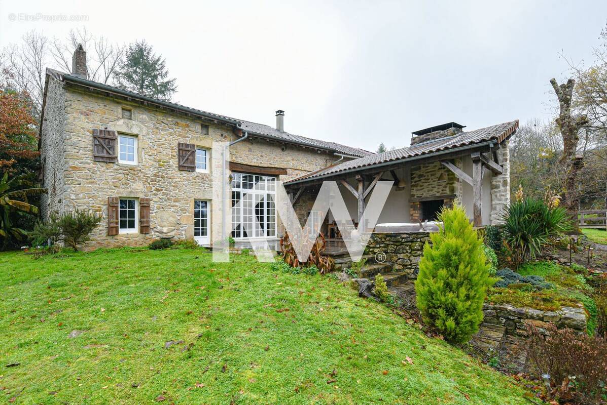 Maison à COMPREIGNAC