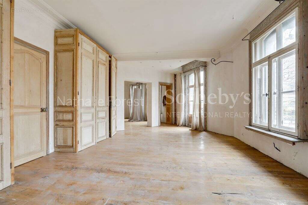 Tourcoing , limite Mouvaux , rare Hôtel particulier à rénover cadastré sur 2337  m2 de terrain . - photo 11