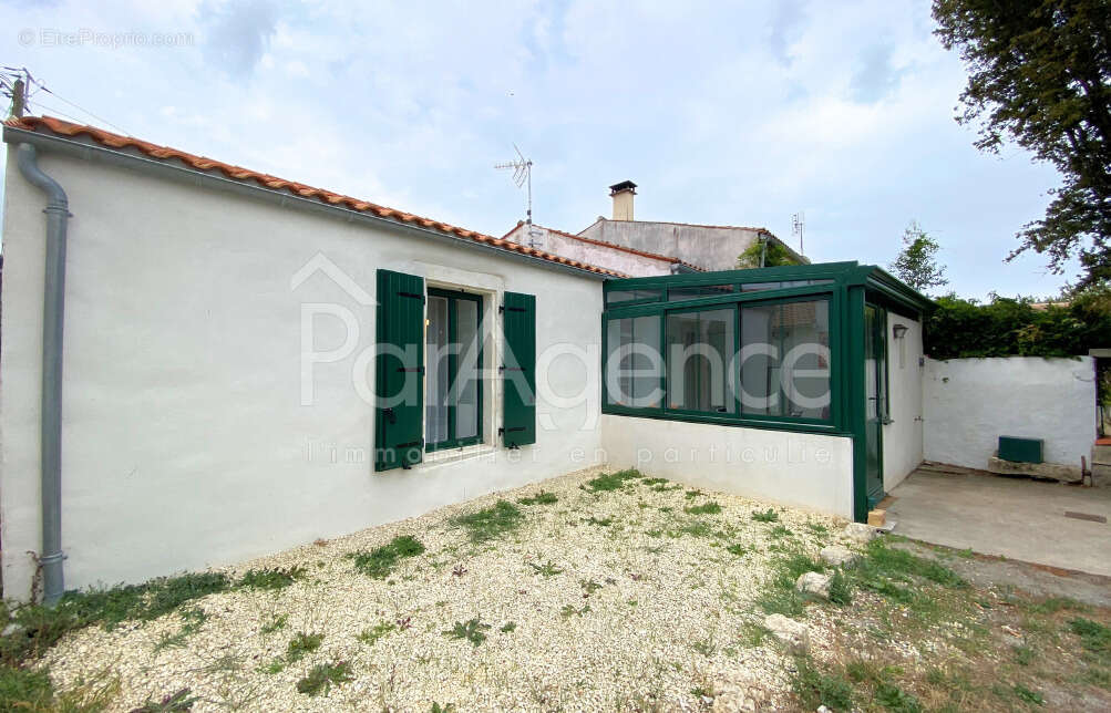 Maison à MARENNES