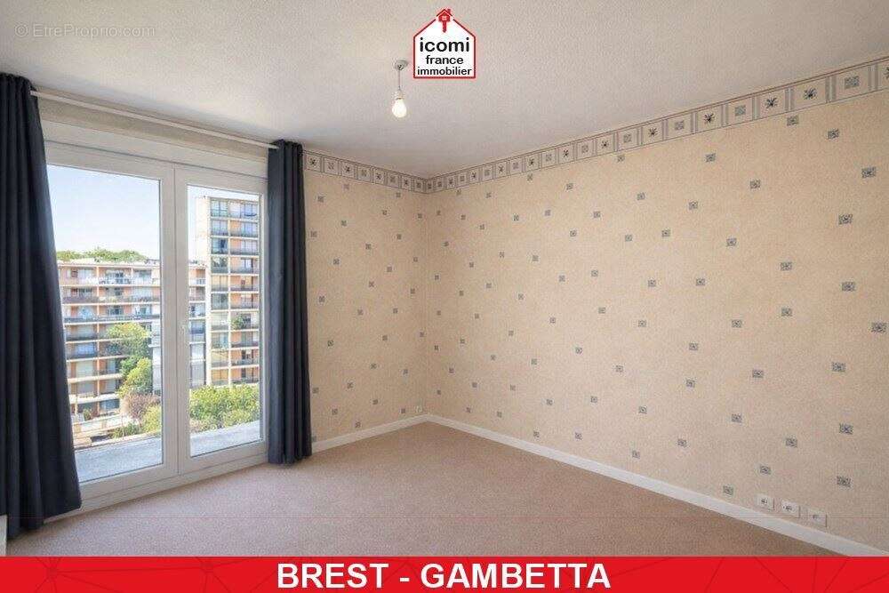 Finistere - brest (29200) - a vendre - appartement - t4 - 2 chambres - vue mer - dalle beton - ascenseur - proche gare - dpe d - - photo 8