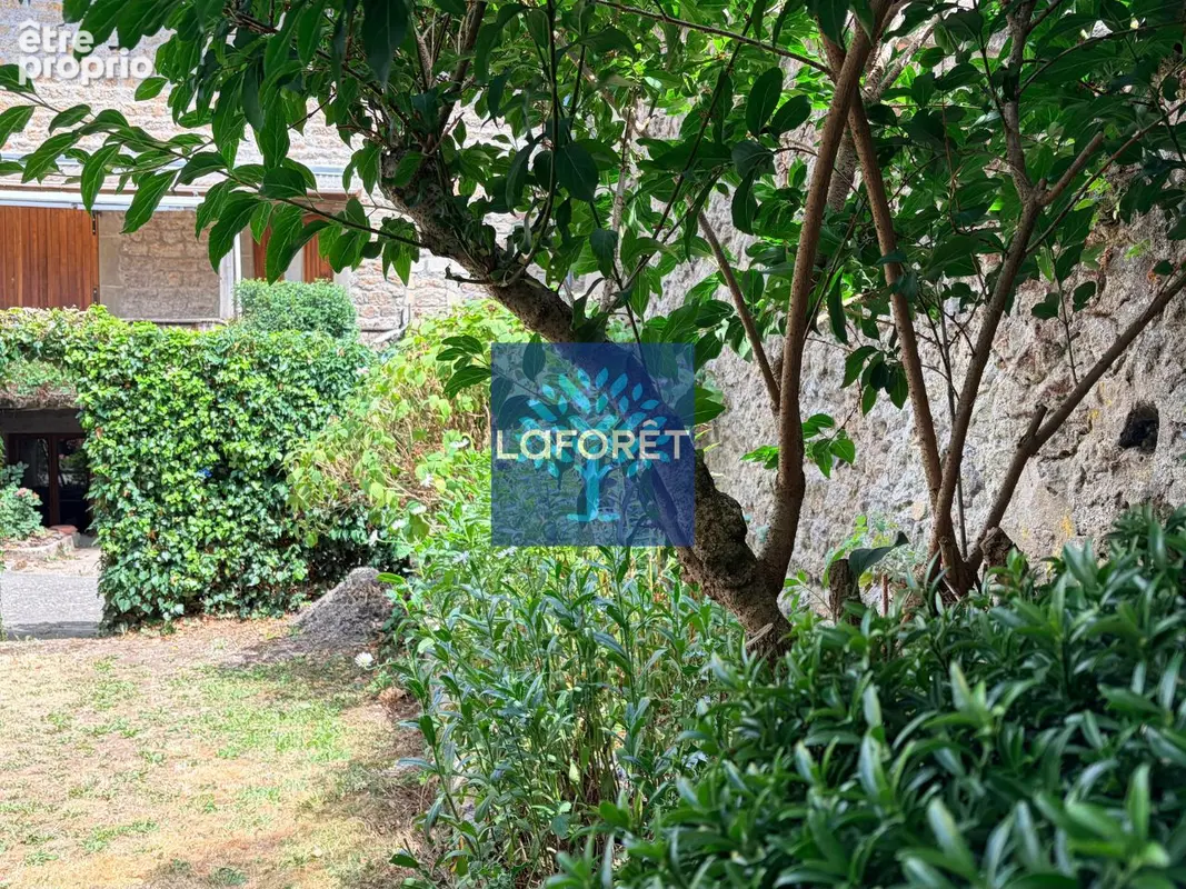 Exclusivité à SAUVAIN : Maison de charme 10 pièces au coeur du village - photo 2