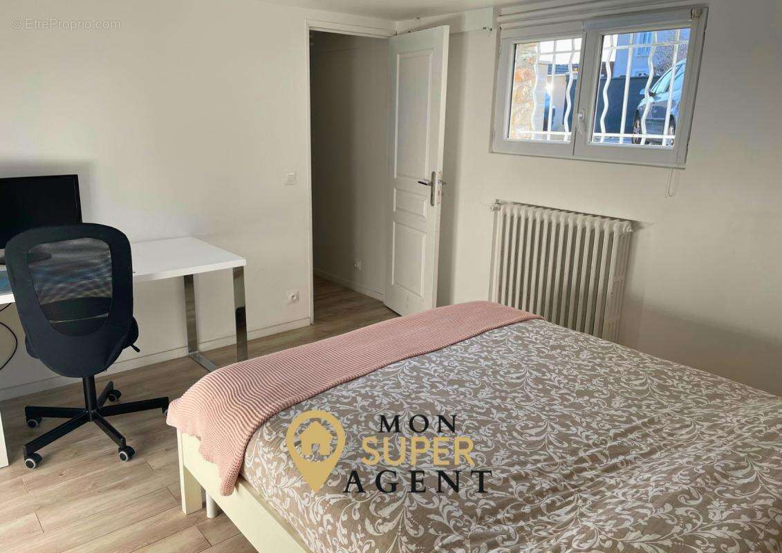 Maison à VAUX-LE-PENIL