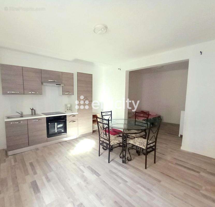 Appartement à NEZIGNAN-L'EVEQUE