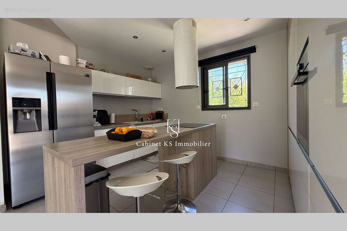 Maison 6 pièces 146 m² à vendre à Saint-Maximin-La-Sainte-Baume (83470) - photo 4
