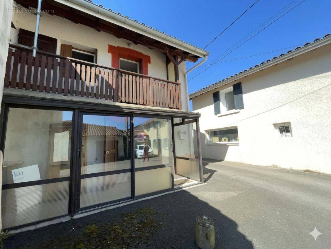 Maison à MARCILLY-LE-CHATEL