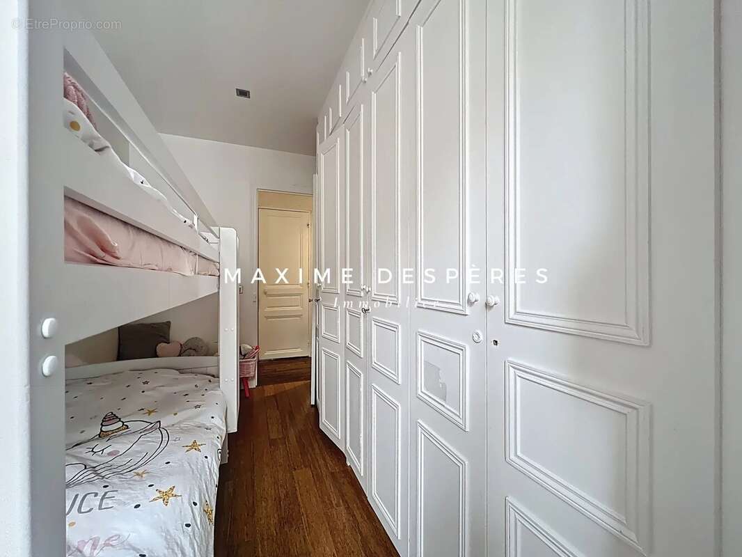 Appartement à NEUILLY-SUR-SEINE