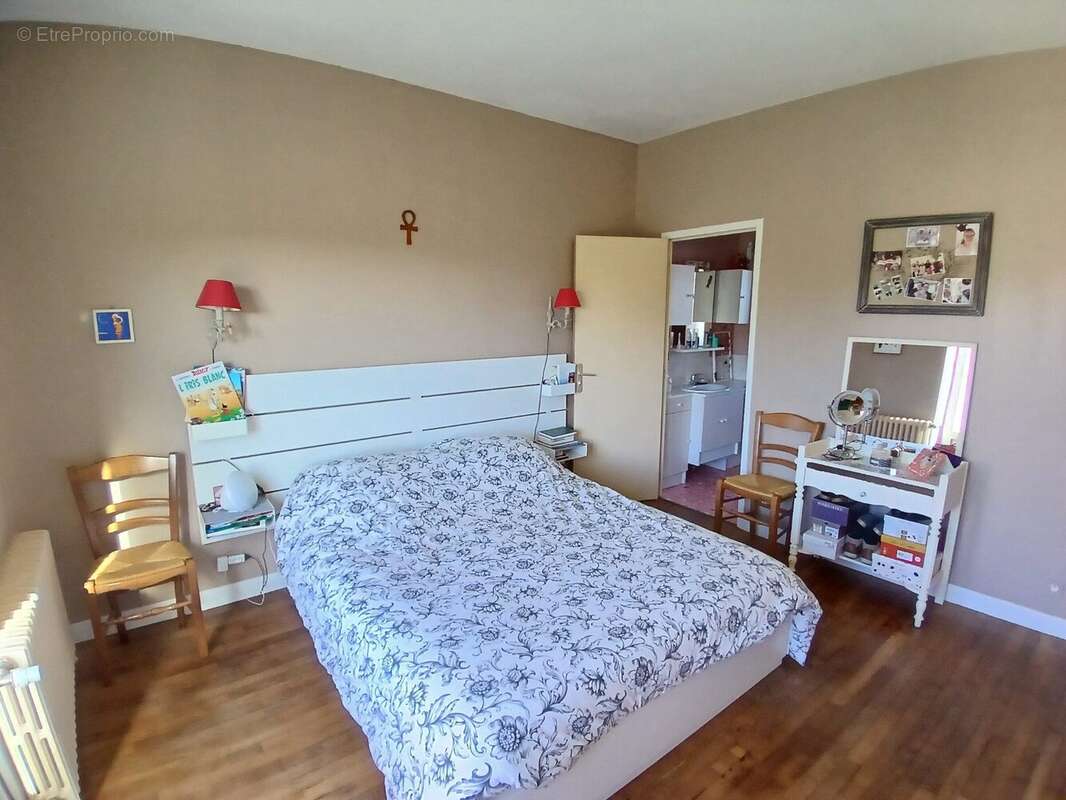 Maison 189 m² à Laval  - photo 8