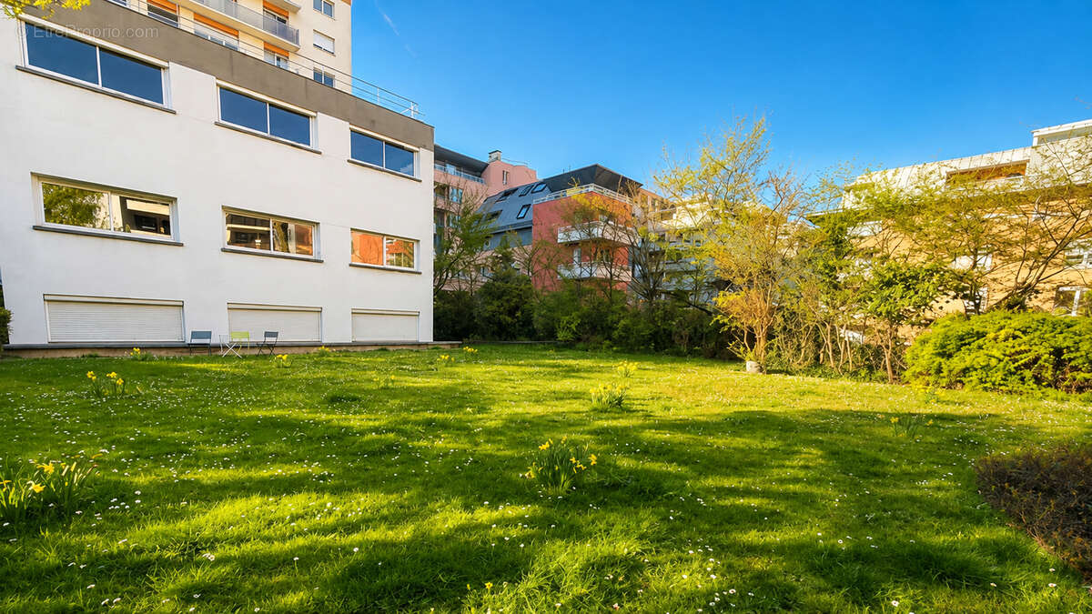 Suresnes - appartement familial 5 pièces de 92,85 m² - 3 chambres - 2 stationnements - photo 10