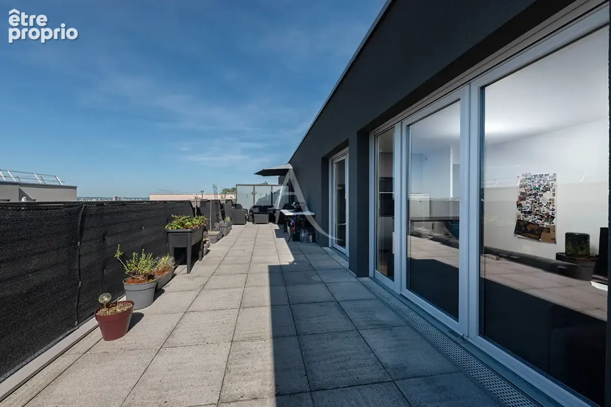 Lumineux F3 dernier étage avec grande terrasse de 40m² - photo 2