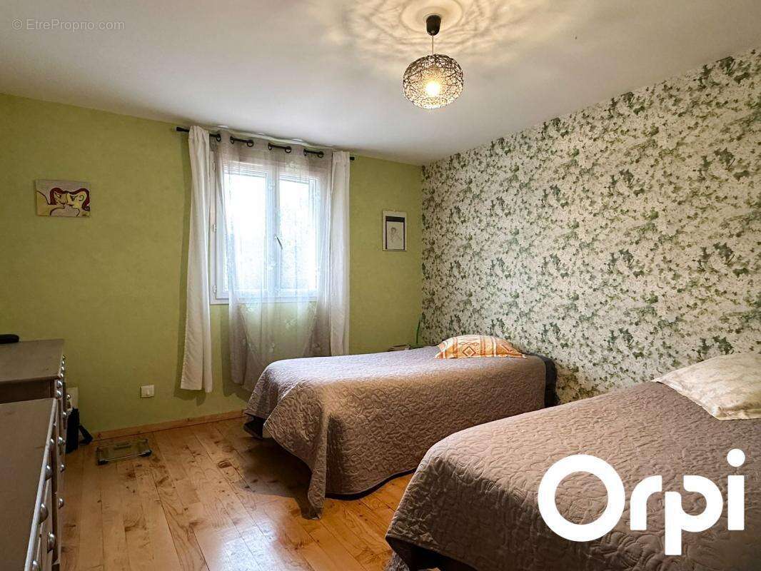 Maison à SAINT-LAURENT-DE-LA-PREE