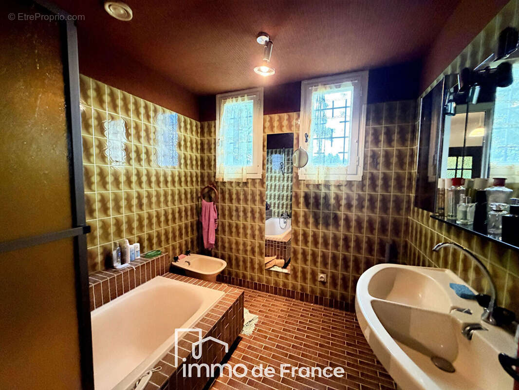 Proche Vallée du LOT- Maison isolée ( 150m2) avec piscine - photo 8
