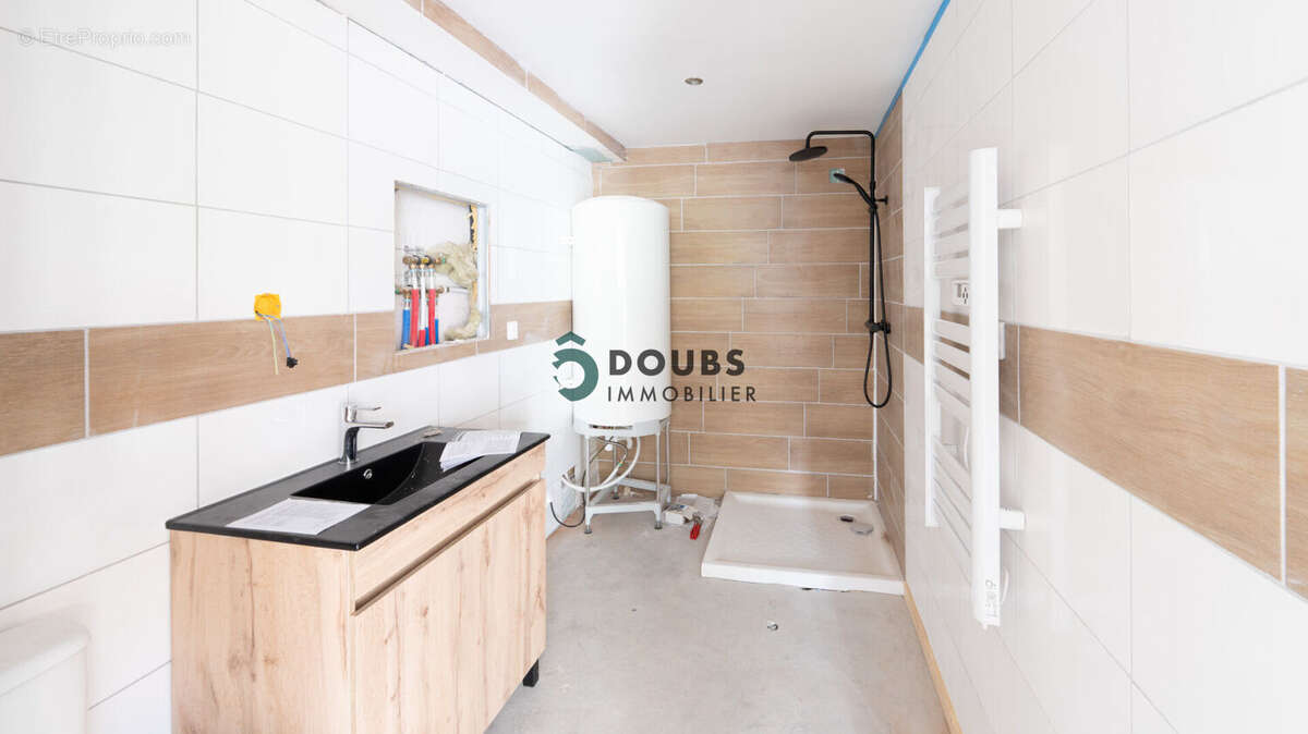 Maison à GUYANS-VENNES