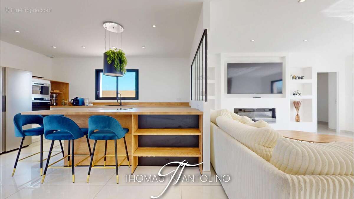En exclusivite - plain pied - 3 chambres - 1 suite parentale - salle de bain - salle d'eau - piscine - pool house - photo 4