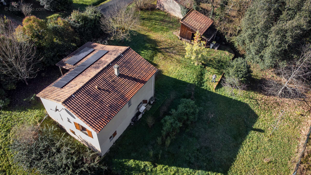 Maison individuel, +/-80 m2 , grande sous-sol 6pieces,  3 chambres, atelier en bois, jardin et forets - photo 3