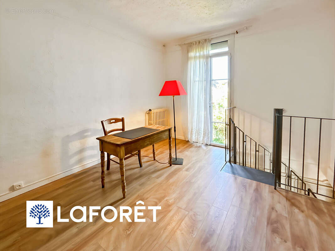 Maison à SAINTE-GENEVIEVE-DES-BOIS