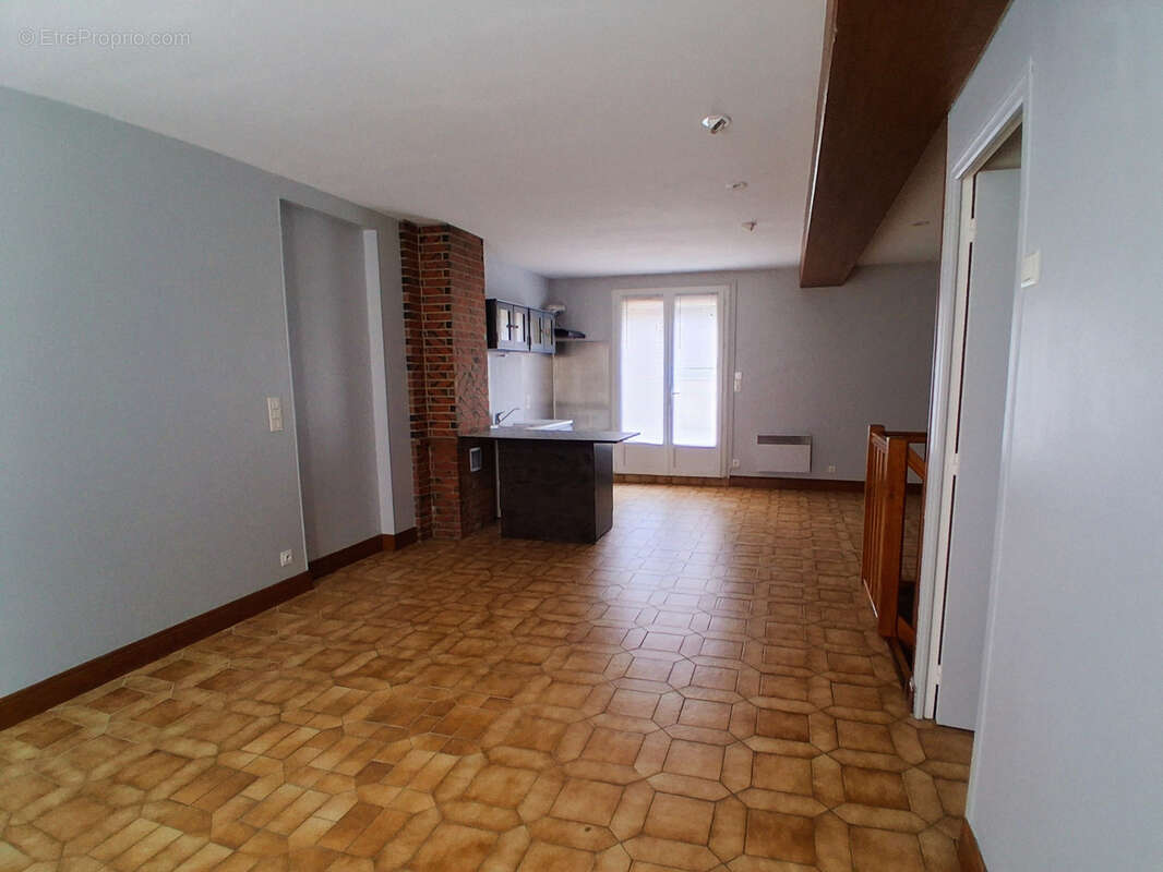 Immeuble de rapport - 5 logements 273m2 habitable + dependances - photo 4