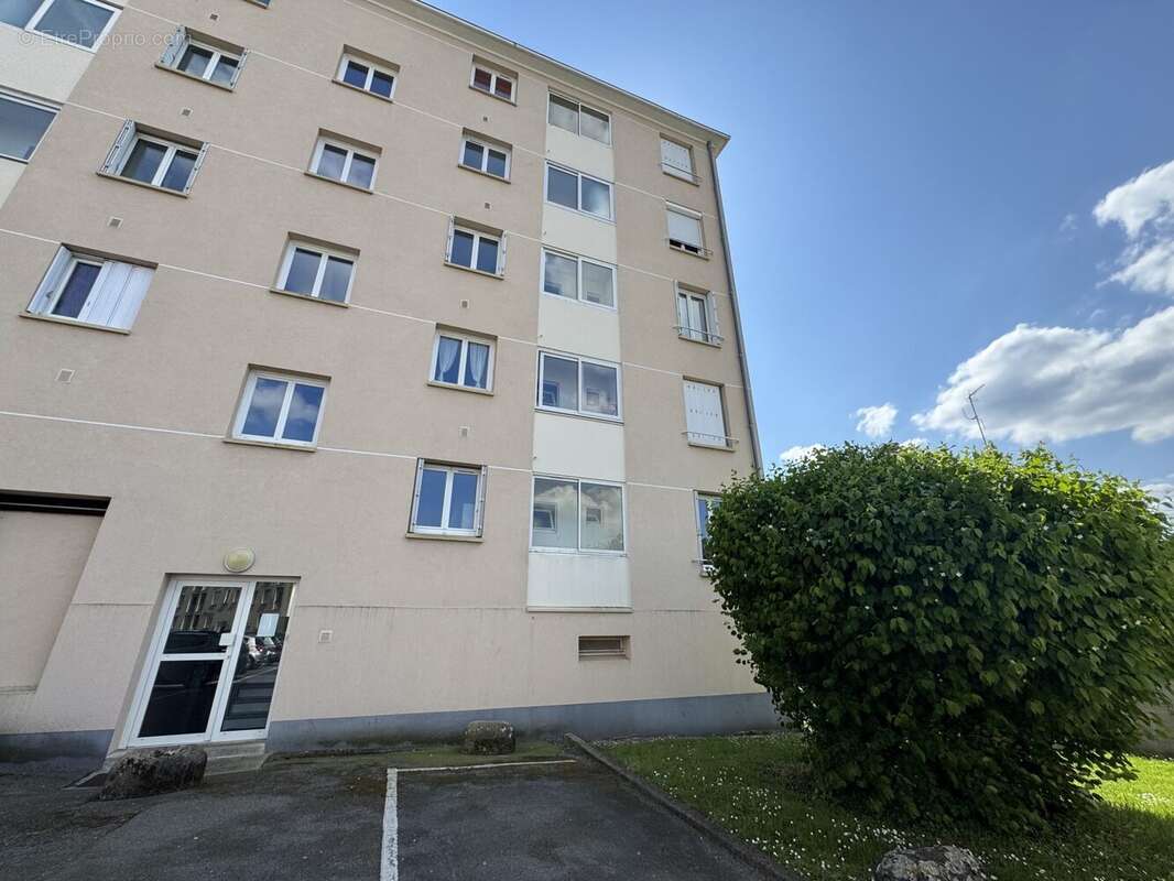 Appartement à SAINT-JEAN-DE-LA-RUELLE