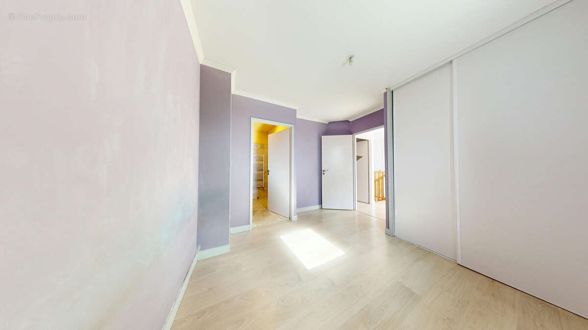 Appartement à SARTROUVILLE