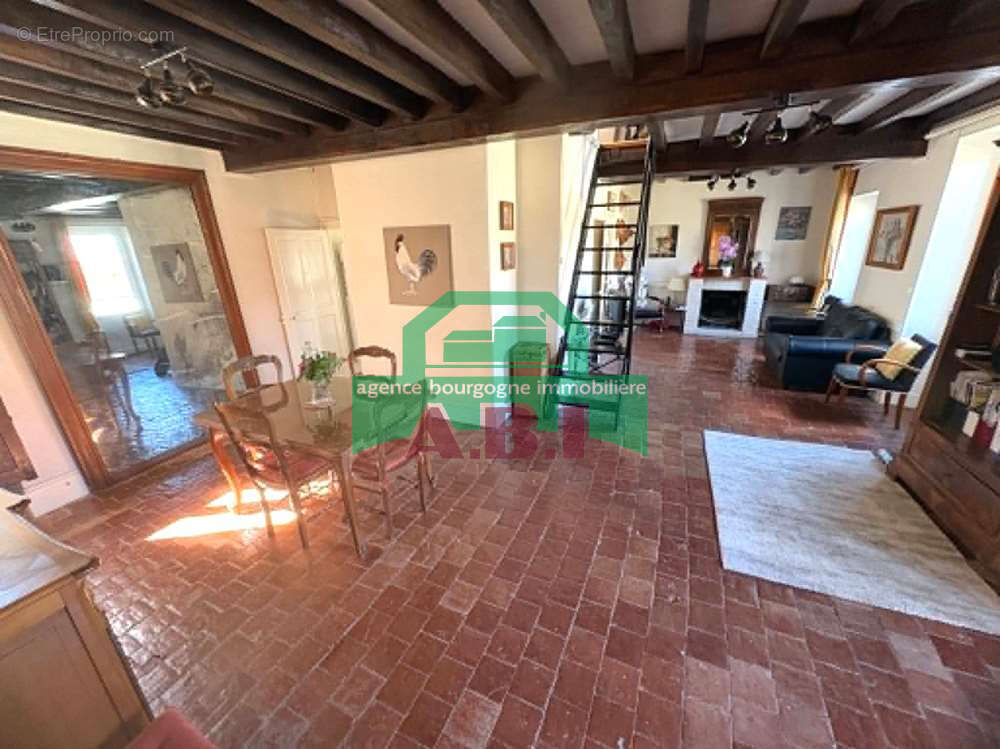 58, 6mns de Brinon et 15mns Prémery et Varzy - Propriété avec cachet ancien préservé d'env 183m2 hab sur 1421m - photo 3