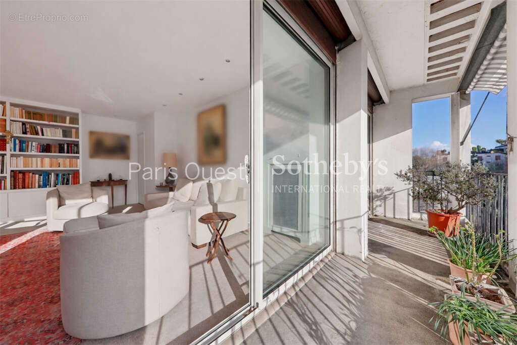 Appartement à NEUILLY-SUR-SEINE