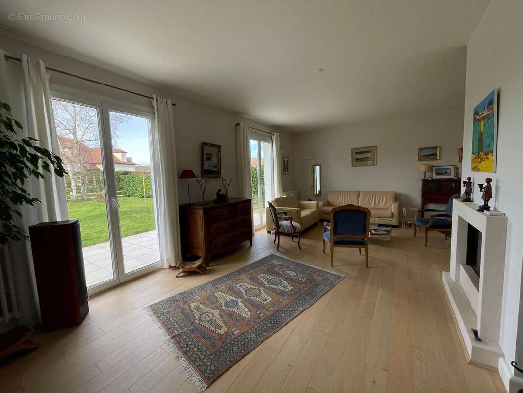 Maison à SAINT-DOULCHARD