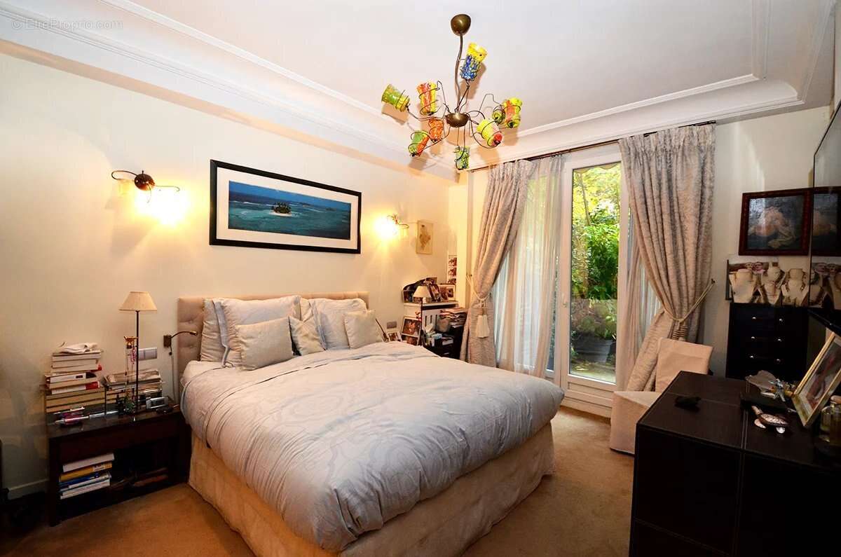 Appartement à NEUILLY-SUR-SEINE