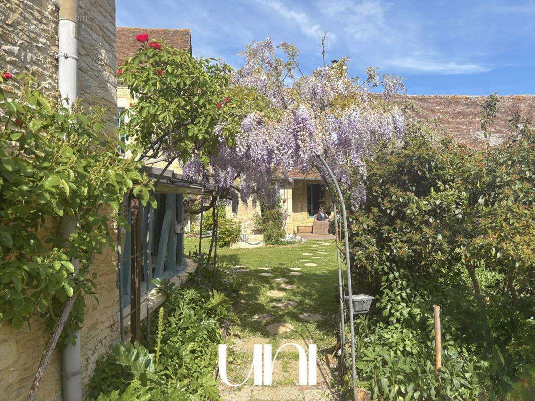 Maison 373 m² à Airan  - photo 28