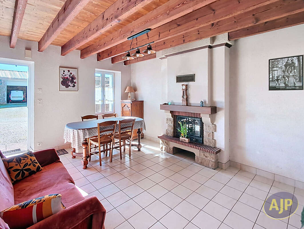 Maison à VIEILLEVIGNE