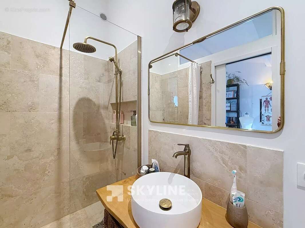 Appartement à MARSEILLE-2E