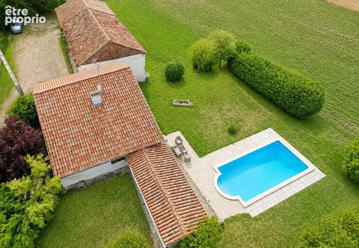 Propriété en pierre avec piscine et grange, près d'Aubeterre-sur-Dronne ! - photo 2